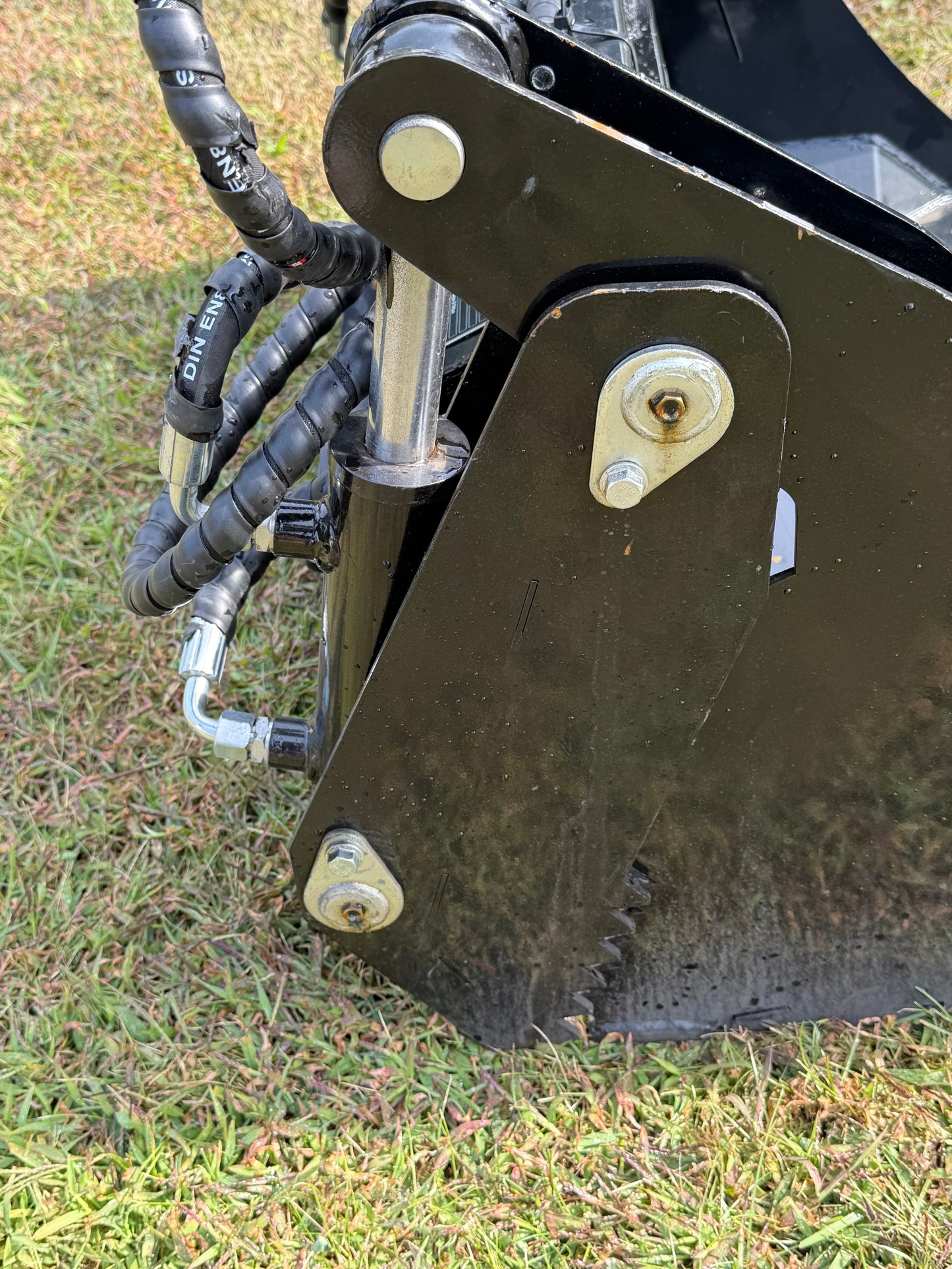 NEW 2025 4 in 1 Combo Bucket Mini Skidsteer